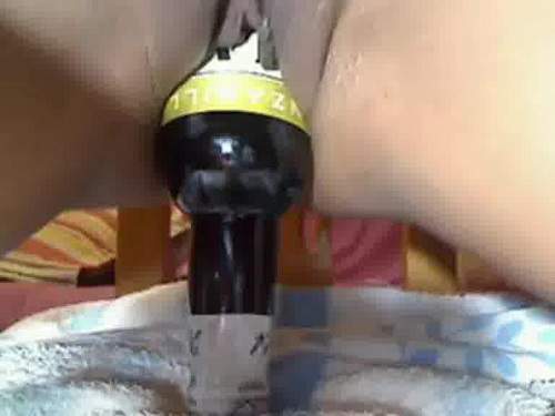 Webcam milf very close beer bottle deep penetration anal and pussy