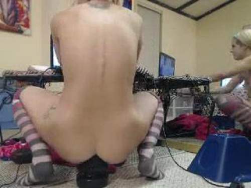 Webcam crazy teen deep fisting and huge plug skips anal