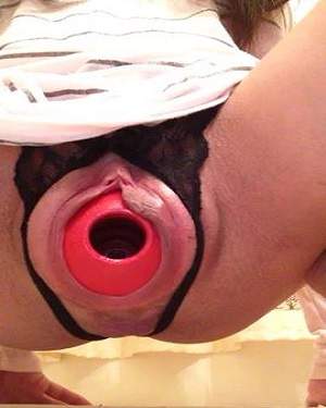 Kong penetrated into smooth cunt pretty girl
