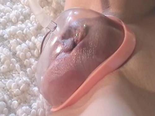 Pump – Solo vaginal vacuum pumping horny girl close up