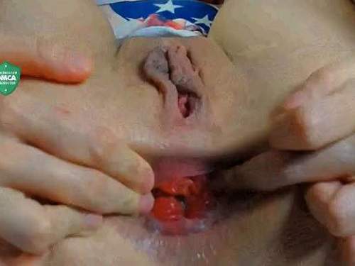 Close up – Young teen with large labia and wonderful anal prolapse