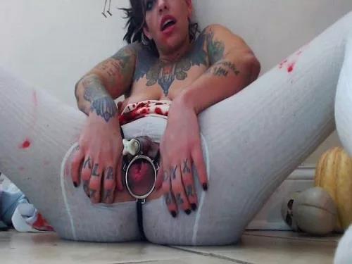 Tattooed teen – Extremistkinkster horror clit pump with tattooed bloody goddess teen