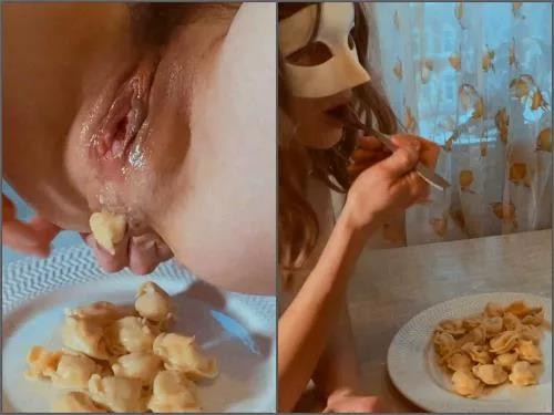 Food Stuffing – The Little Selena makes dumplings and eats them after
