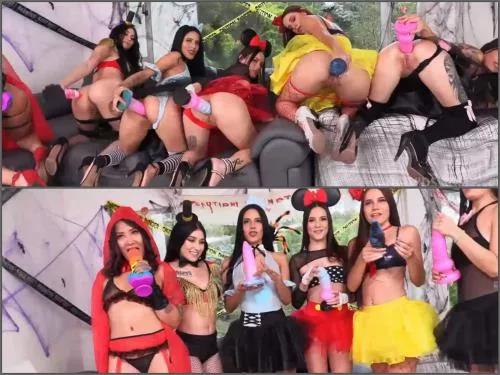 Yessica Bunny – Alexa Lewis, Michelle Anderson, Luana Honey and GFs Halloween porn